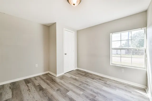 $1,600 | 424 South Broadway Street, La Porte, TX 77571