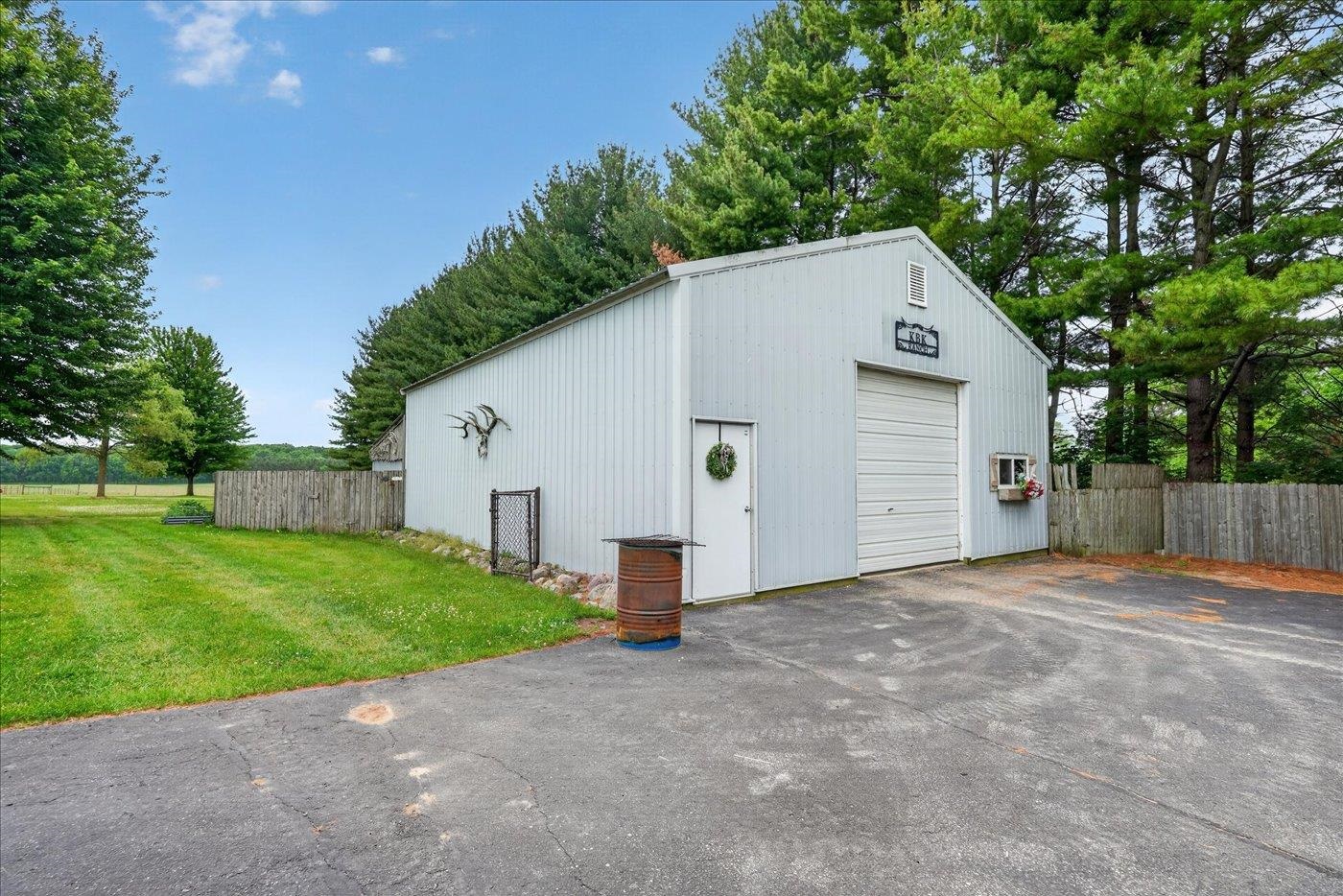 W8127 Dumke Road Portage, WI 53901 - Photo 27 of 38
