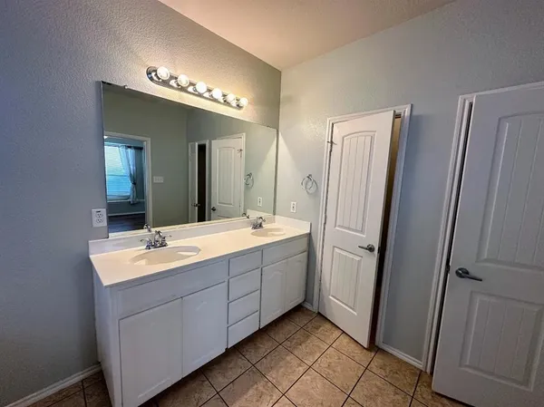 $2,150 | 420 Donagon Court, Fort Worth, TX 76052