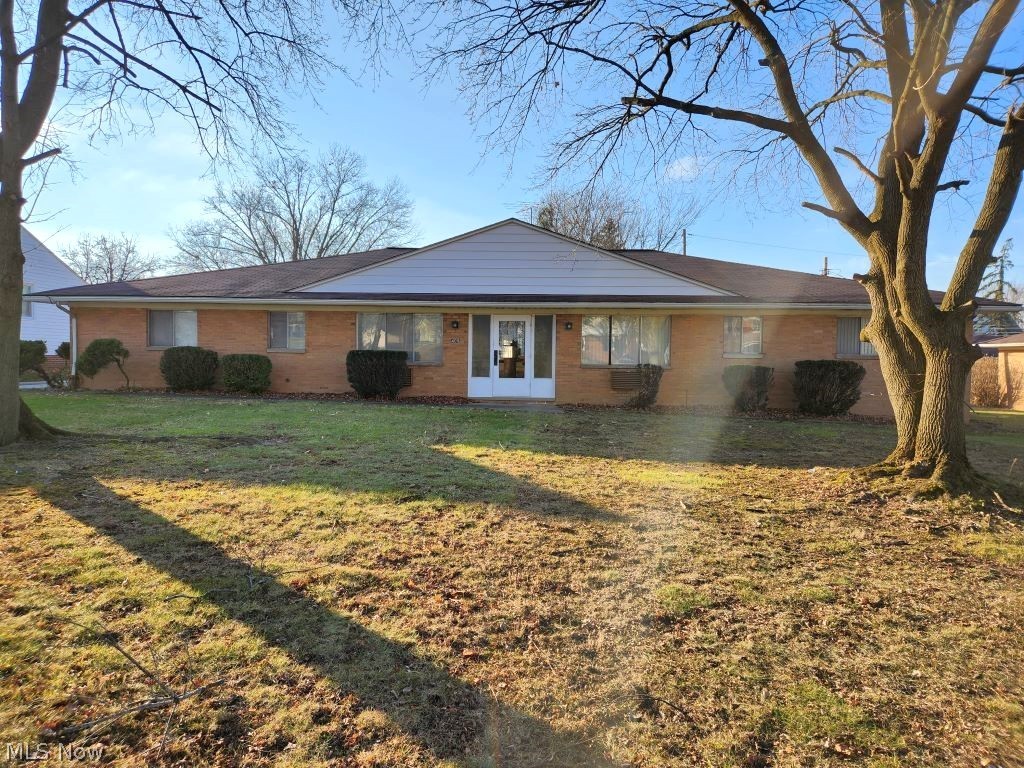 409 Center Road Bedford, OH 44146 - Photo 1 of 33 Gallery Image 1