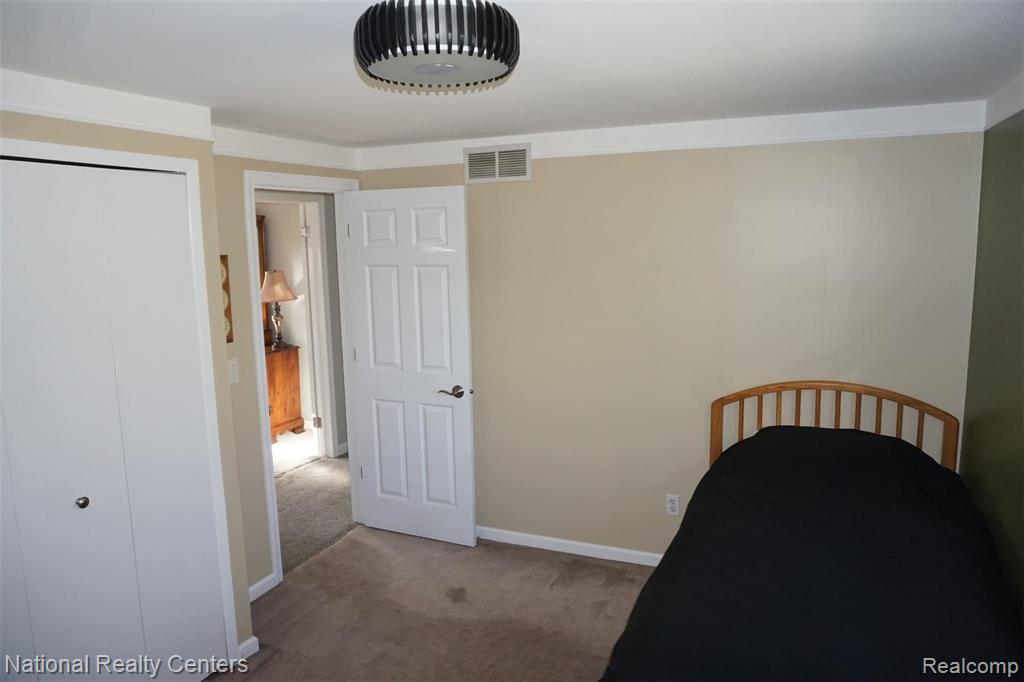 552 Buckingham Road Canton, MI 48188 - Photo 24 of 43