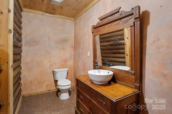a view of empty room with windows