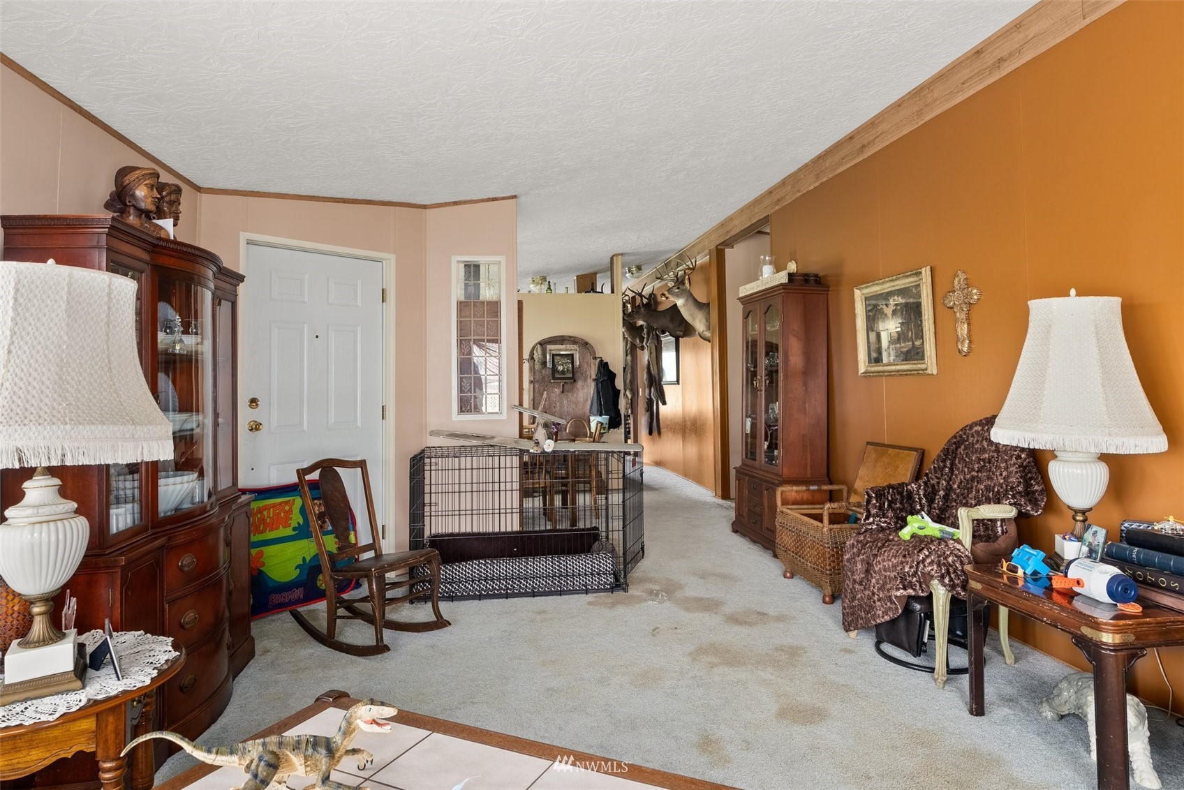 1503 Lincoln Creek Road Rochester, WA 98579 - Photo 13 of 28 a living room with furniture and a lamp