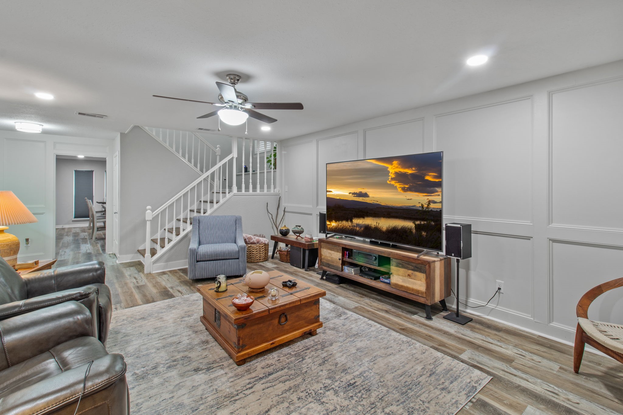 21 Red Oak Circle Point Blank, TX 77364 - Photo 19 of 50 a living room with furniture and a flat screen tv