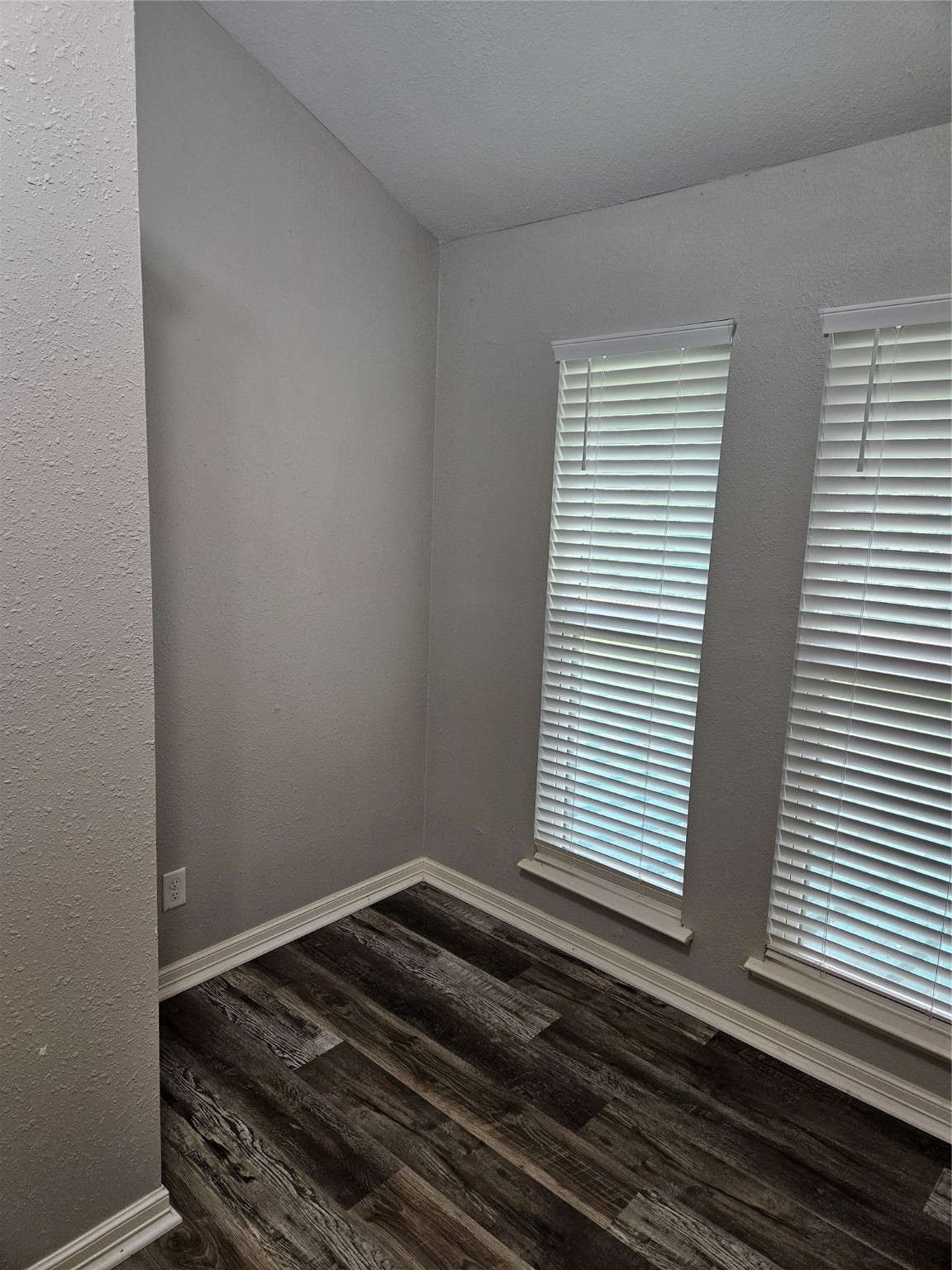 21 Red Oak Circle Point Blank, TX 77364 - Photo 50 of 50 a bedroom with a bed and a window