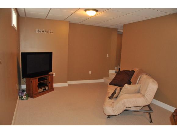 75 Back River Road Bedford, NH 03110 - Photo 20 of 26