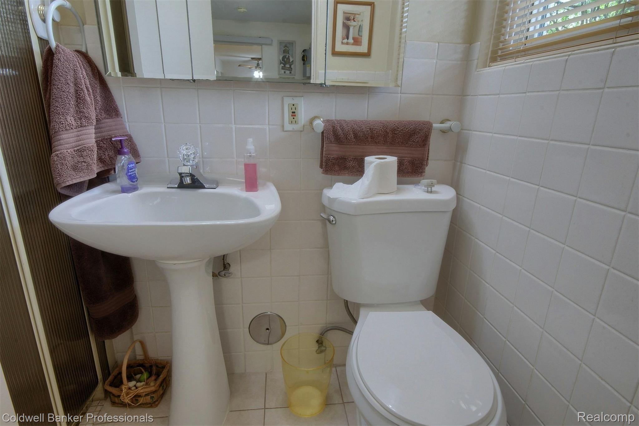 13140 Lenmoore Road Belleville, MI 48111 - Photo 15 of 31 15-Half Bath.jpg