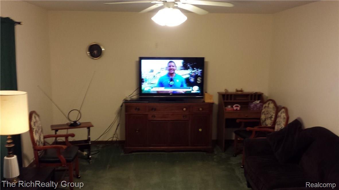 41420 Harris Road Belleville, MI 48111 - Photo 11 of 42 2016-08-09 17.43
