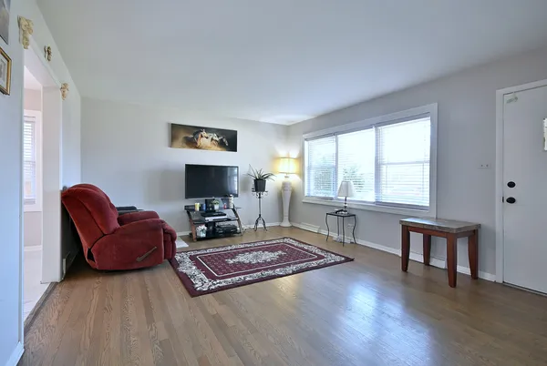 $349,900 | 341 Iroquois Road, Hillside, IL 60162