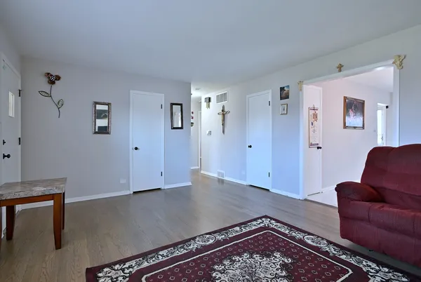 $349,900 | 341 Iroquois Road, Hillside, IL 60162