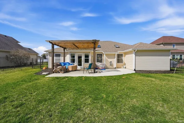 $328,900 | 11305 Nightingale Cove, Roanoke, IN 46783