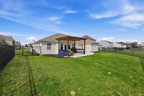 $328,900 | 11305 Nightingale Cove, Roanoke, IN 46783