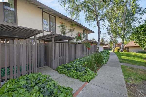 $369,000 | 5497 Roundtree Drive, Unit D, Concord, CA 94521