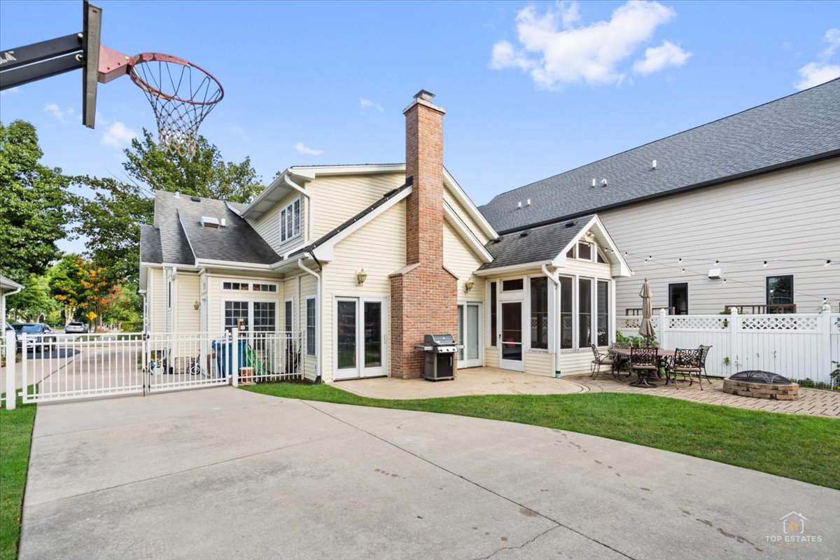 208 North Willow Road Elmhurst, IL 60126 - Photo 32 of 37 Gallery Image 32
