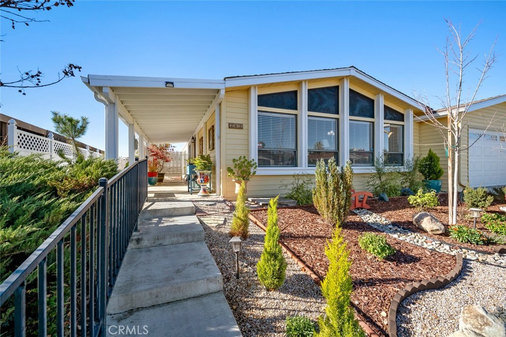 242 Partridge Avenue Paso Robles, CA 93446 - Photo 3 of 42