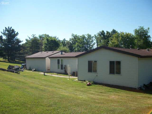 4064 Pierce Road Lapeer, MI 48446 - Photo 5 of 26 21178776-4.JPG