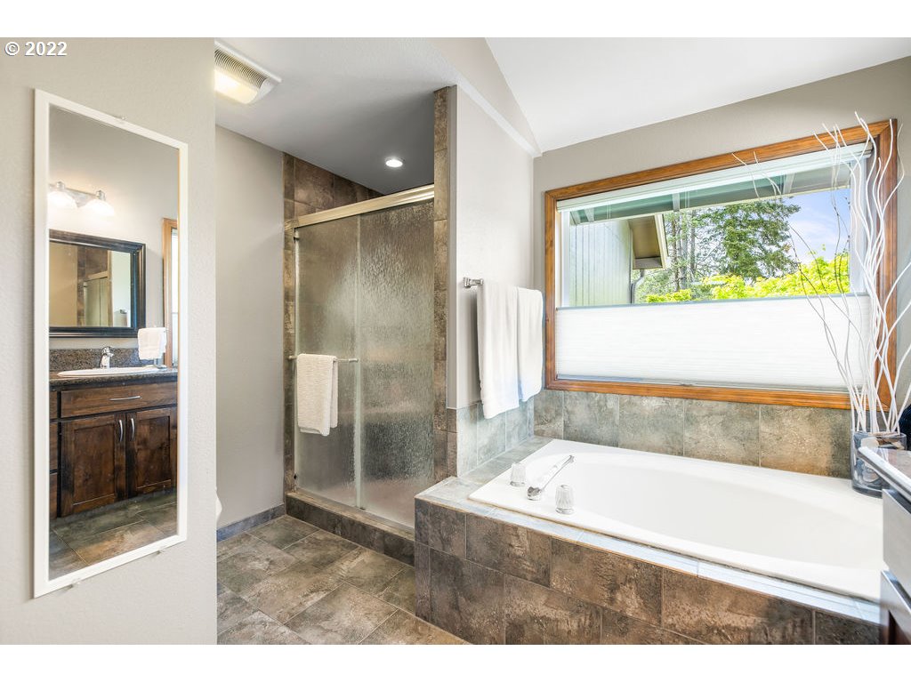 3720 Northeast 160th Street Ridgefield, WA 98642 - Photo 19 of 32 a bathroom with a bathtub and a sink