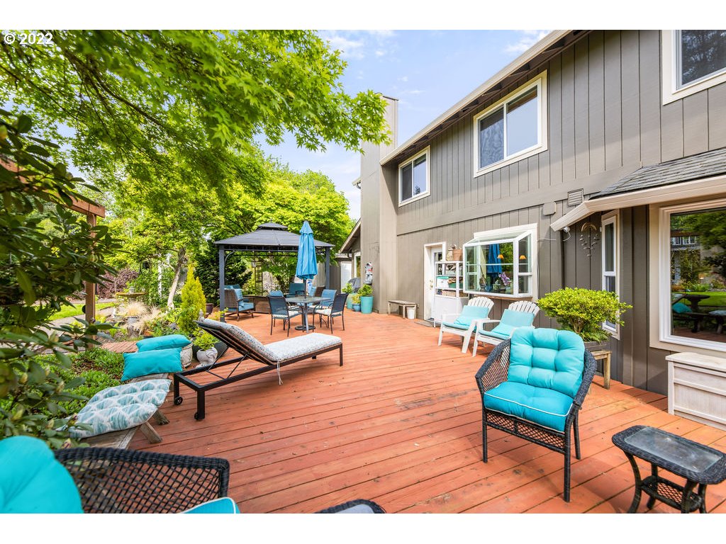 3720 Northeast 160th Street Ridgefield, WA 98642 - Photo 32 of 32 a backyard of a house with seating space