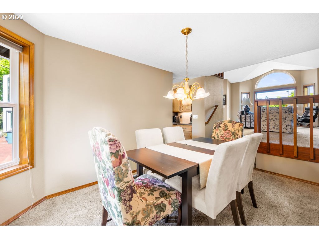 3720 Northeast 160th Street Ridgefield, WA 98642 - Photo 9 of 32 a dining room with furniture and window