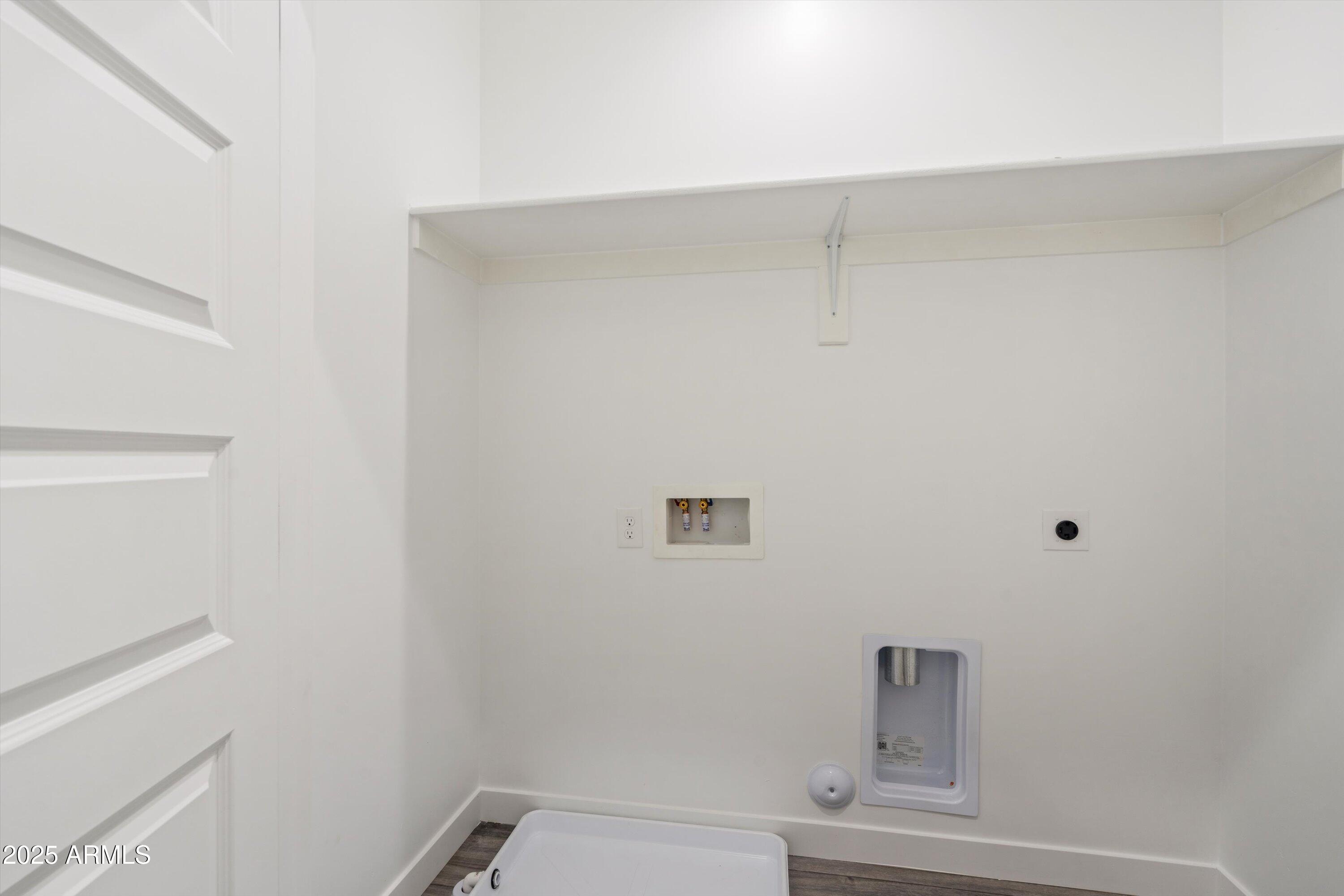 1642 East Monte Vista Road, Unit 1 Phoenix, AZ 85006 - Photo 22 of 34 a bathroom with a toilet