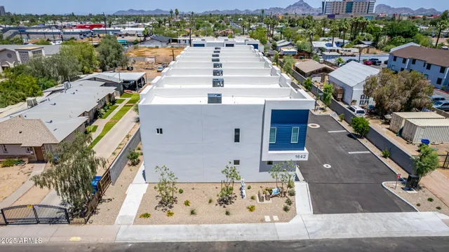 a picture of city view