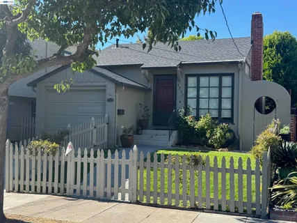 $1,095,000 | 1211 Court Street, Alameda, CA 94501