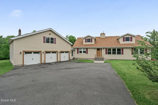 $649,900 | 1567 Best Road, East Greenbush, NY 12144