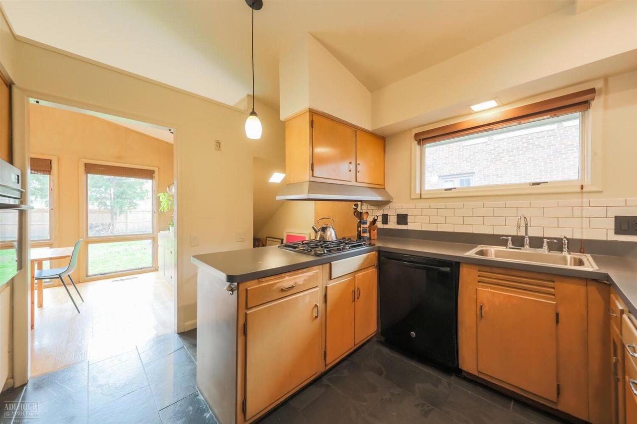 765 Barrington Road Grosse Pointe Park, MI 48215 - Photo 7 of 21