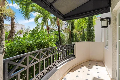 $1,099,000 | 261 Navarre Avenue, Unit B1, Coral Gables, FL 33134