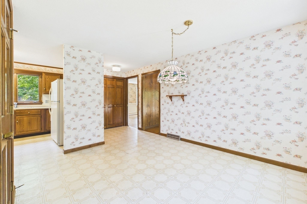 500 Inverness Lane Longmeadow, MA 01106 - Photo 21 of 41