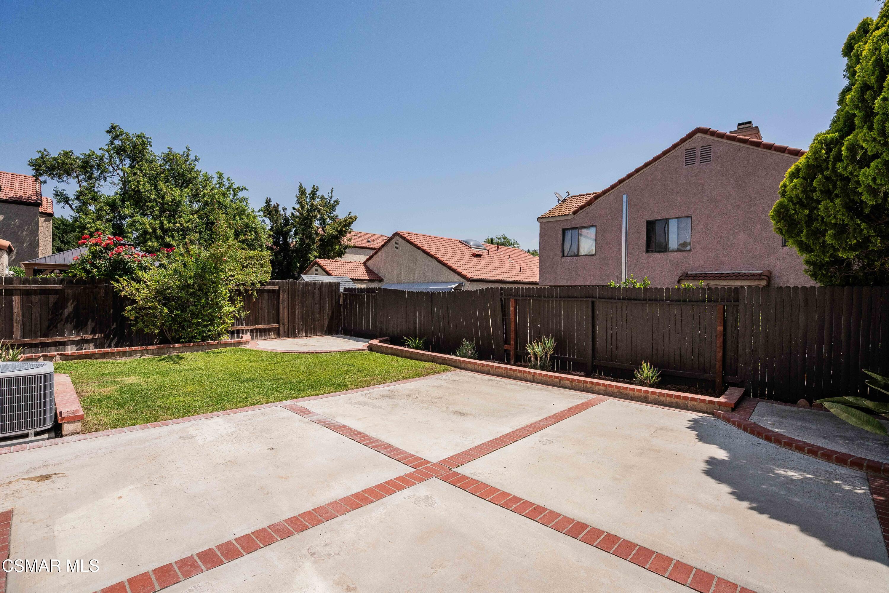 2332 Hampton Avenue Simi Valley, CA 93063 - Photo 29 of 34 a backyard of a house