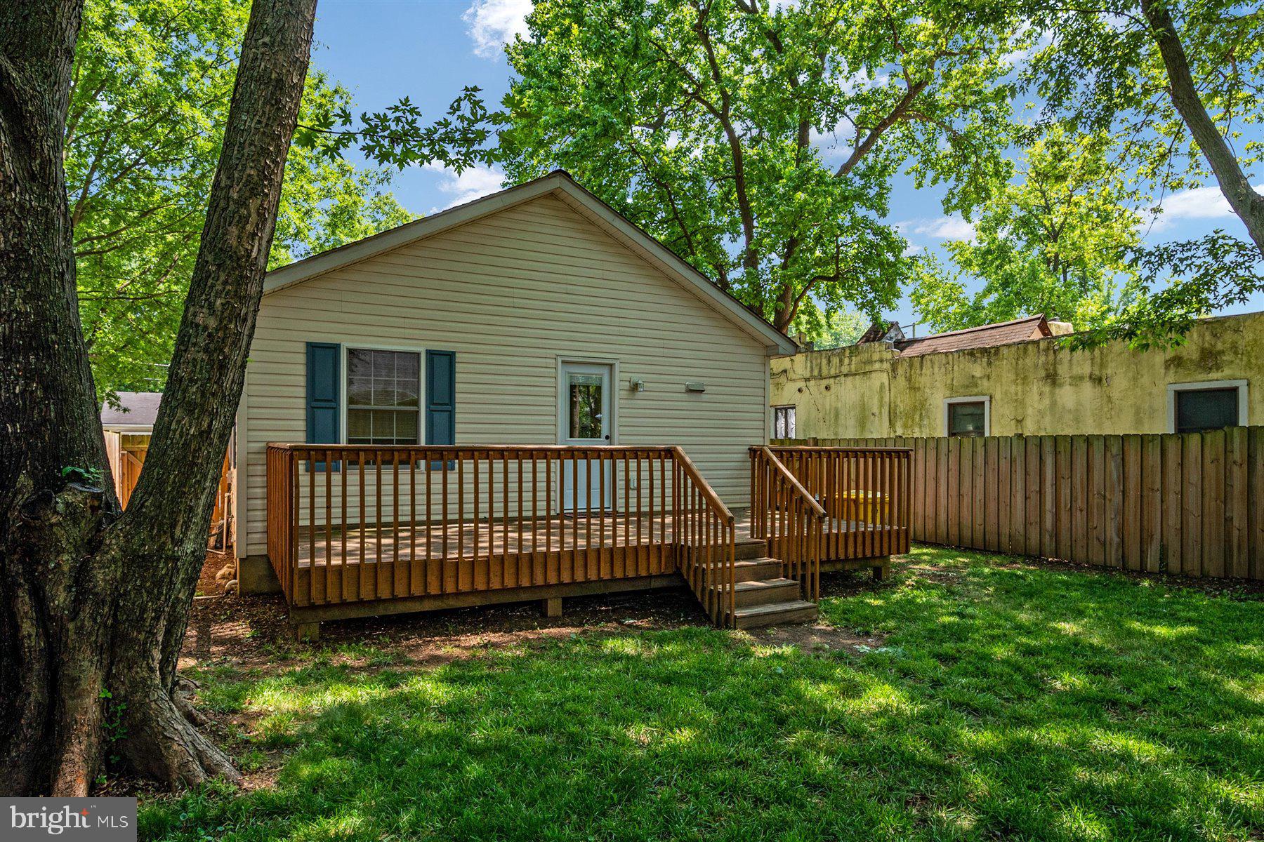 854 Selby Boulevard Edgewater, MD 21037 - Photo 16 of 31 Rear Deck