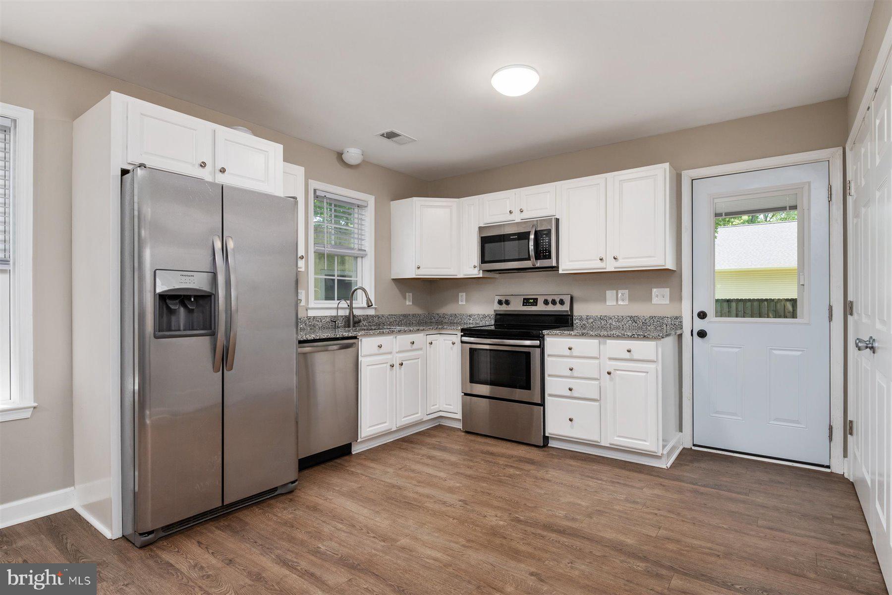 854 Selby Boulevard Edgewater, MD 21037 - Photo 2 of 31 Updated Kitchen