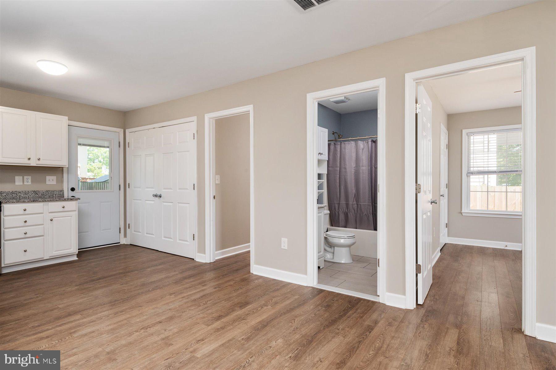 854 Selby Boulevard Edgewater, MD 21037 - Photo 6 of 31 Living Room