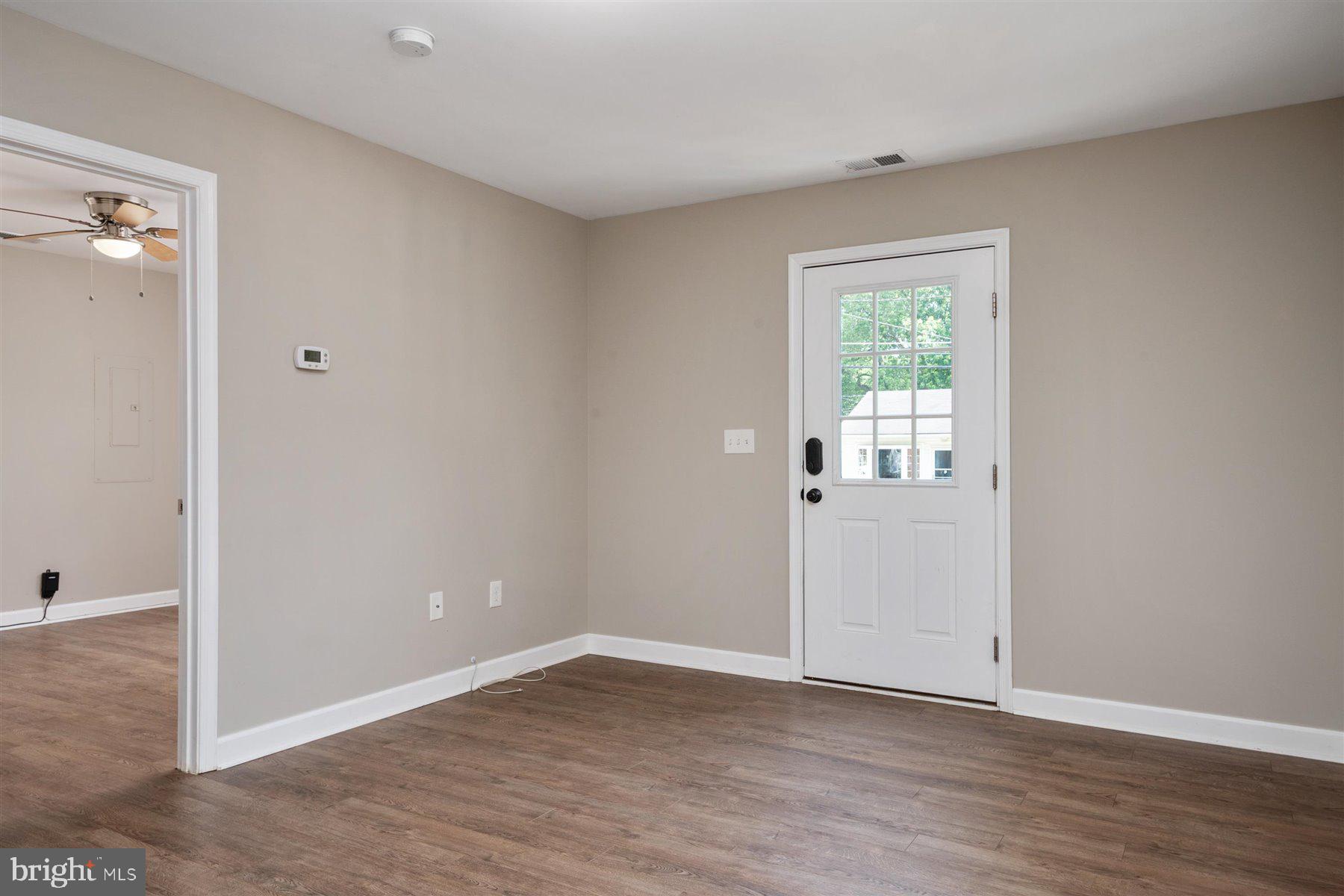 854 Selby Boulevard Edgewater, MD 21037 - Photo 8 of 31 Living Room