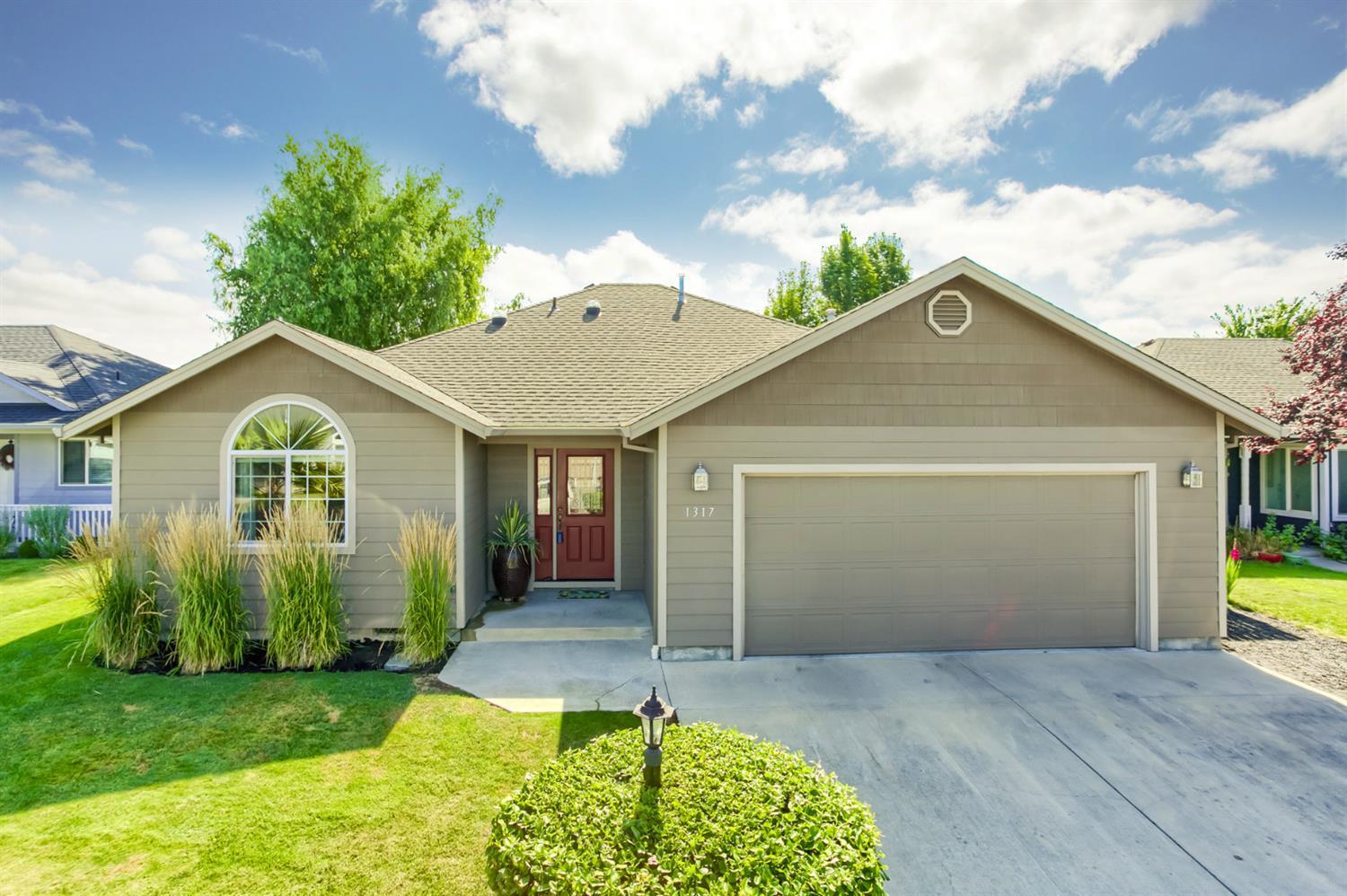 1317 Pheasant Way Central Point, OR 97502 - Photo 2 of 25 Additional Photo