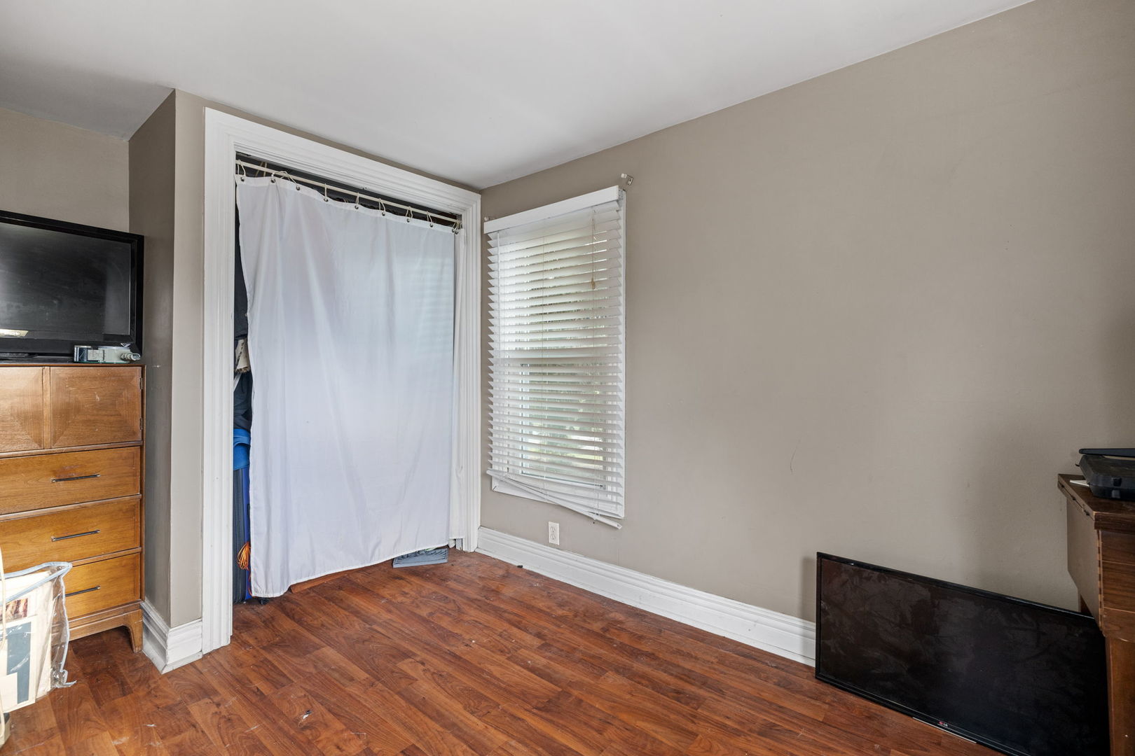 600 Bruce Road Lockport, IL 60441 - Photo 17 of 23 a view of an empty room with wooden floor and a window