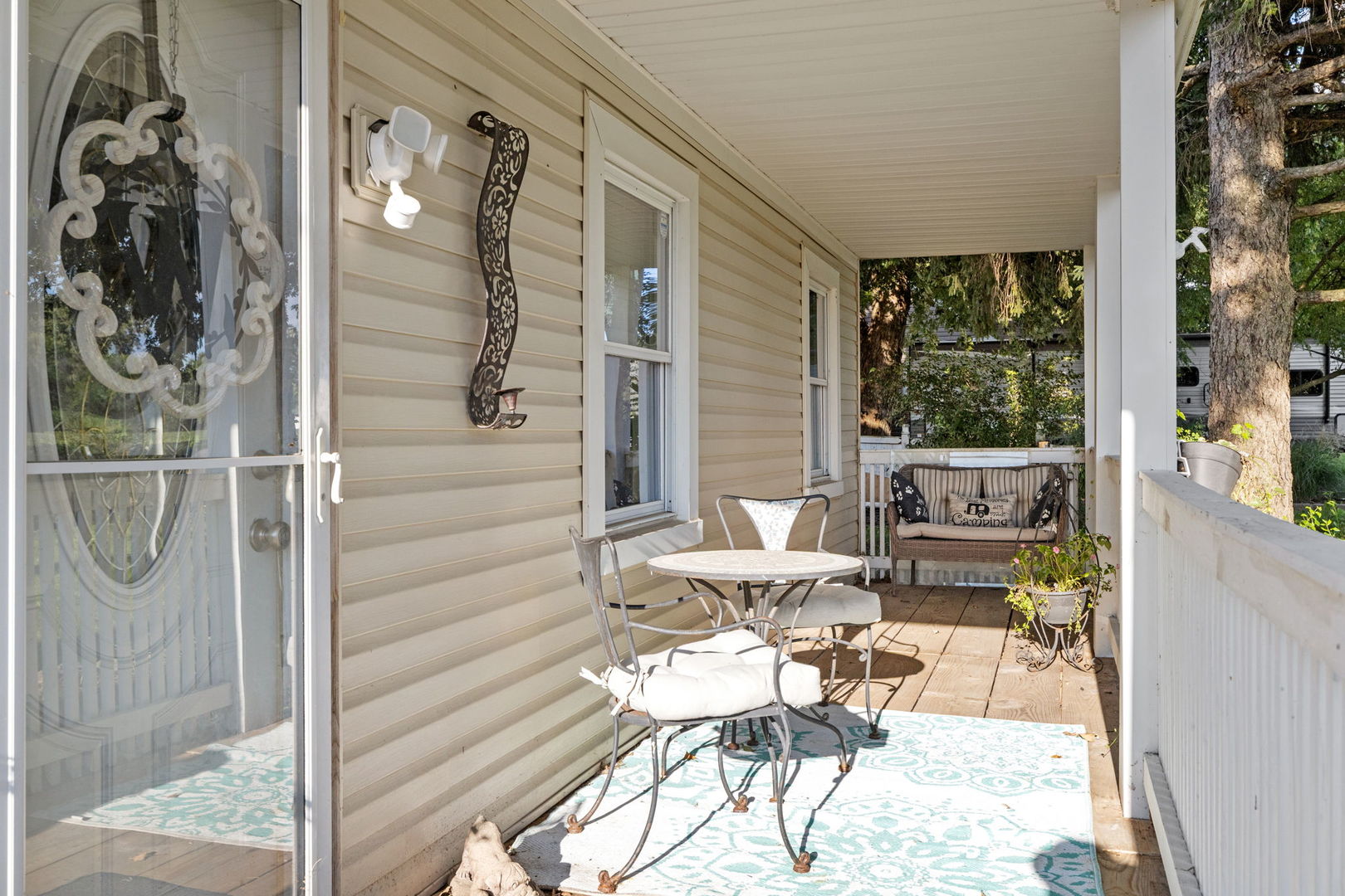 600 Bruce Road Lockport, IL 60441 - Photo 4 of 23 a living room with furniture