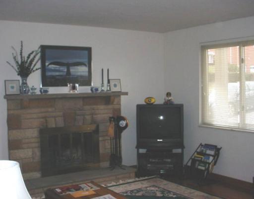 150 Herbst Road Coraopolis, PA 15108 - Photo 3 of 13 Living Room.