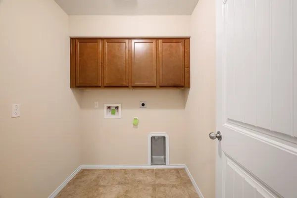 $1,660 | 129 Plata Lane, Jarrell, TX 76537