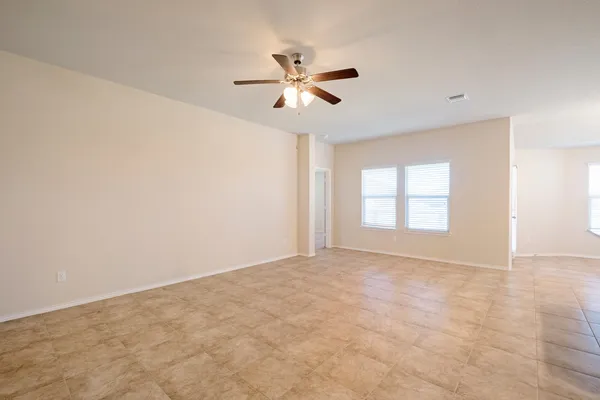 $1,660 | 129 Plata Lane, Jarrell, TX 76537