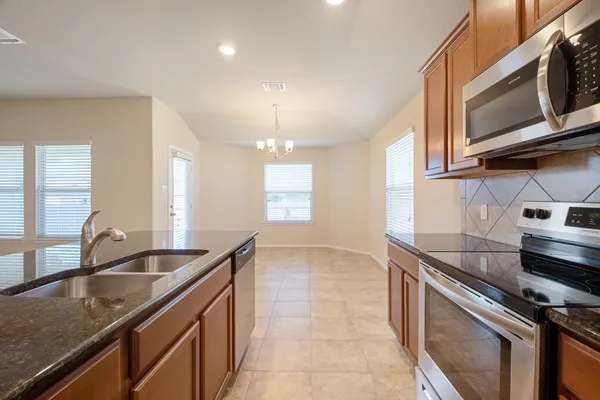 $1,660 | 129 Plata Lane, Jarrell, TX 76537