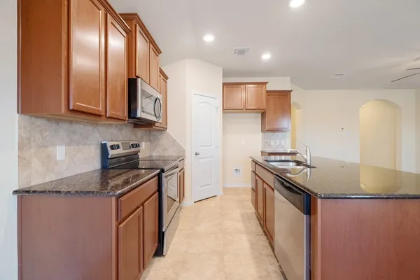 $1,660 | 129 Plata Lane, Jarrell, TX 76537