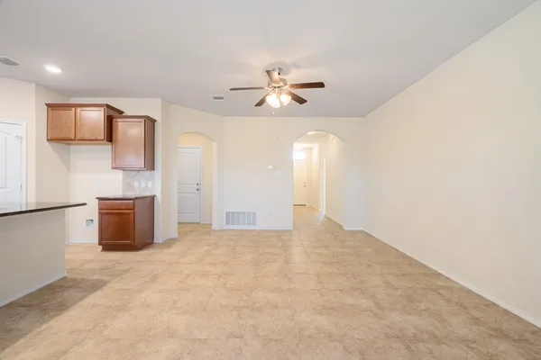 $1,660 | 129 Plata Lane, Jarrell, TX 76537