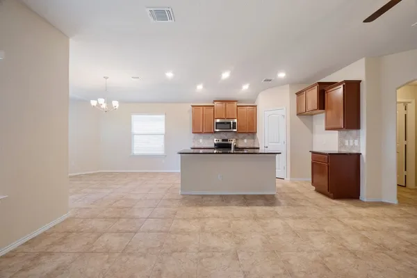 $1,660 | 129 Plata Lane, Jarrell, TX 76537