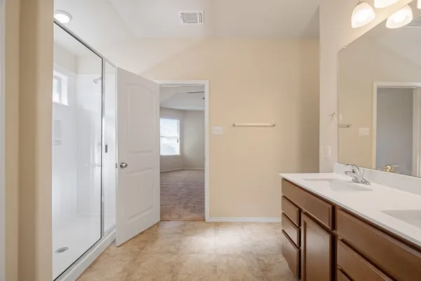 $1,660 | 129 Plata Lane, Jarrell, TX 76537