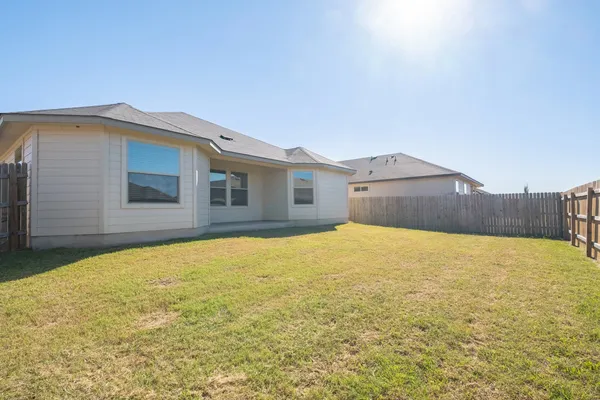 $1,660 | 129 Plata Lane, Jarrell, TX 76537