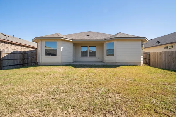 $1,660 | 129 Plata Lane, Jarrell, TX 76537