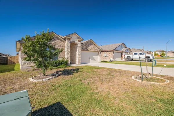 $1,660 | 129 Plata Lane, Jarrell, TX 76537