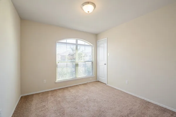 $1,660 | 129 Plata Lane, Jarrell, TX 76537